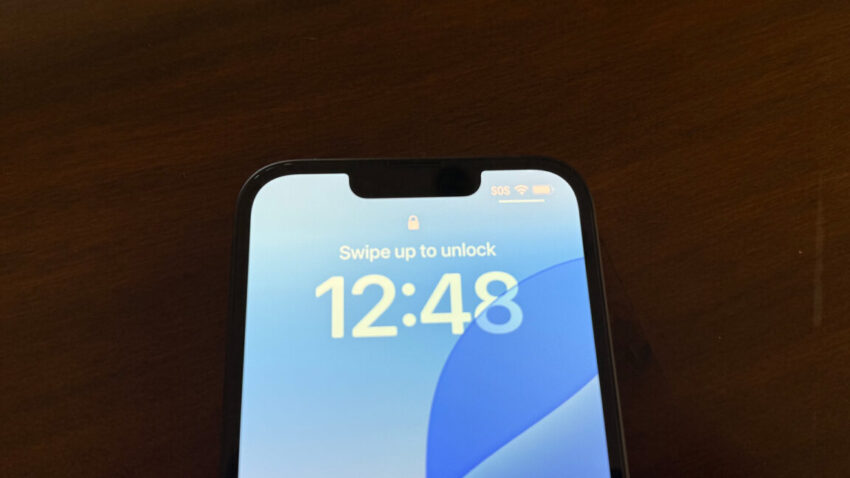 iPhone 16e notch 1152x648