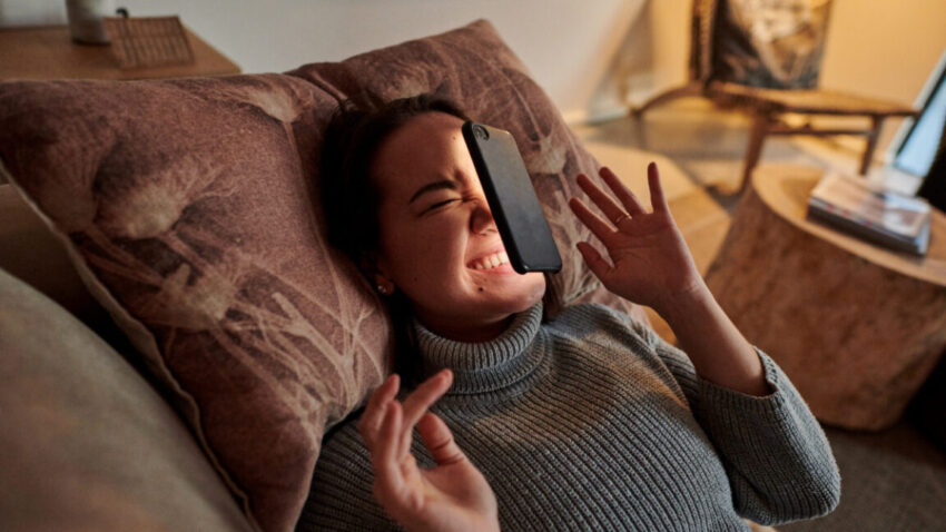 woman dropped phone on face 1152x648