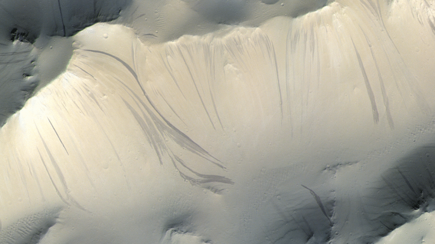 Streaks on Mars pillars 1152x648