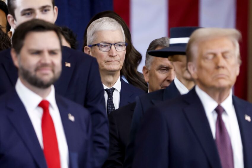 tim cook and donald trump GettyImages 2194374835